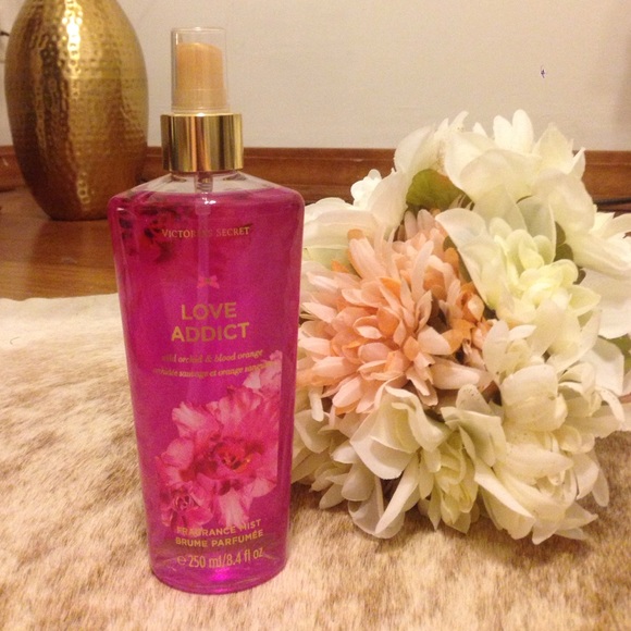 Victoria's Secret Perfume "Love Addict"💕🎀