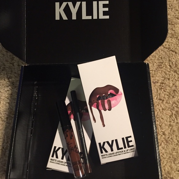 ‼️SOLD‼️BNWT KYLIE Lip Kit in TRUE BROWN