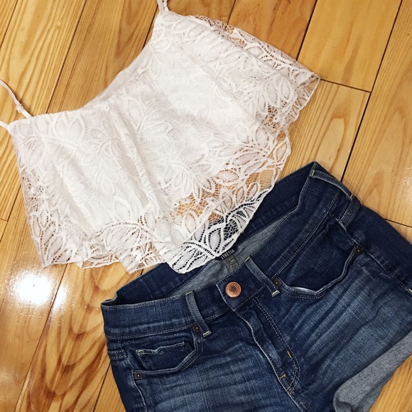 FLASH SALE! Floral Lace Crop Top - Picture 3 of 4