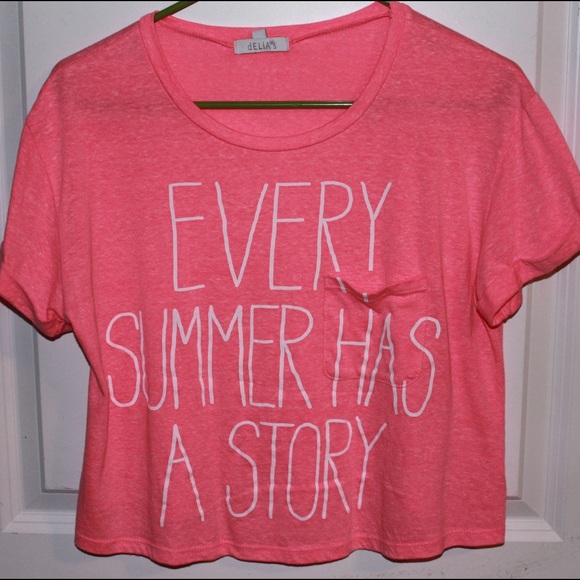 dELiA's Crop Top