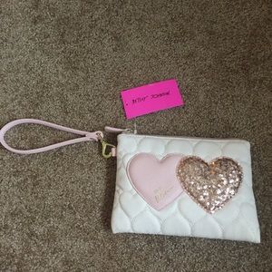 Betsey Johnson wristlet🛍