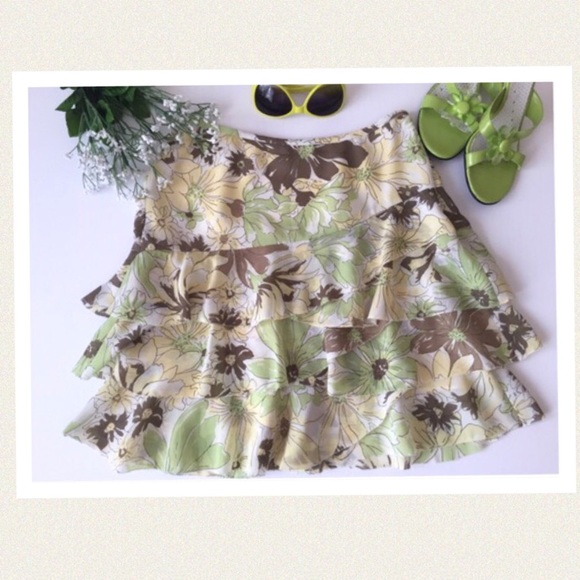 Floral skirt,cascading ruffles. - Picture 2 of 3