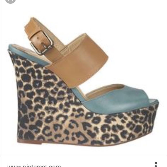 🌸SOLD🌸 NINE WEST Leather wedge platform sandal