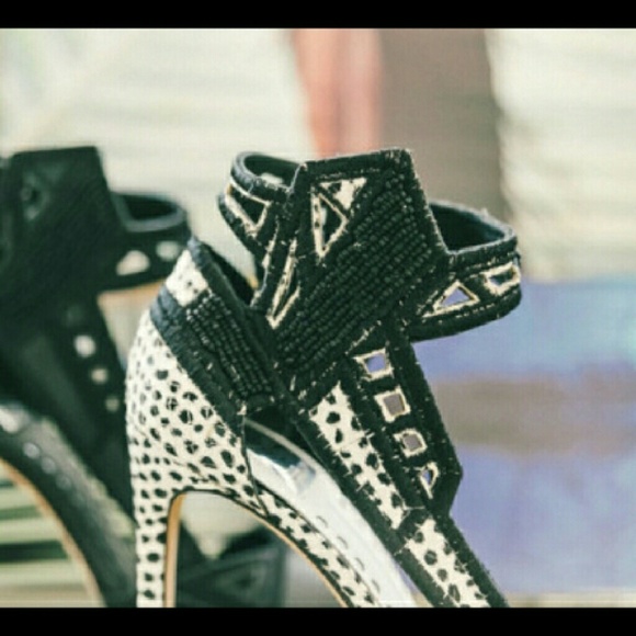 Dolce Vita heels w/dots & beading - Picture 3 of 4