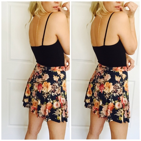 ✨Host Pick✨ High Waisted Floral Skirt - Picture 2 of 2