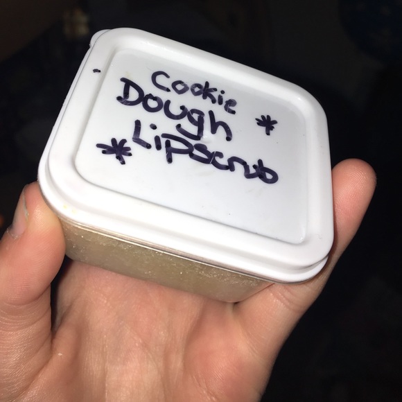 Lip scrubs raspberry and cookie dough