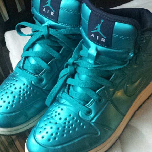 Vintage Irredescent Turquoise Nike Jordan 1 - Picture 2 of 4