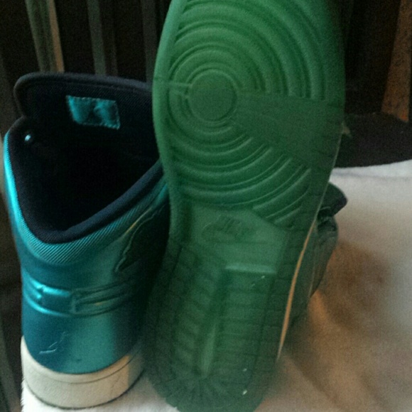Vintage Irredescent Turquoise Nike Jordan 1 - Picture 4 of 4