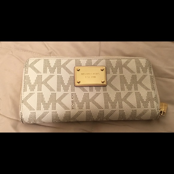 Michael kors wallet