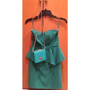 💚Strapless peplum dress with matching purse!!💚