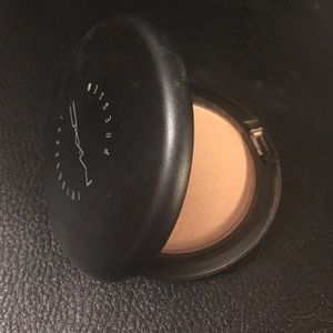 Mac Iridescent Pressed Powder in Sparkling Rose