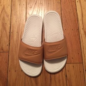 Nike Benassi Slides