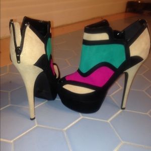 Multicolor heels