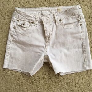 LA Idol white jeans shorts.