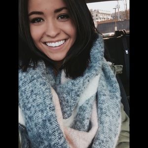 Meet your Posher, Nia