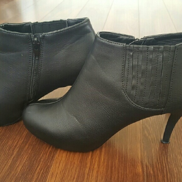 **SOLD**  Madden Girl heel booties - Picture 2 of 4