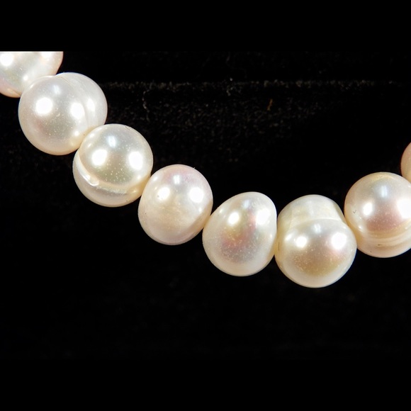 SOLD. Fresh Water Pearl Stretch Bracelet - Picture 2 of 2