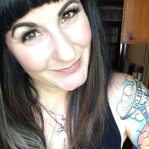 Meet your Posher, Monica