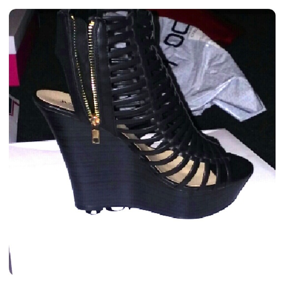 Black Wedges