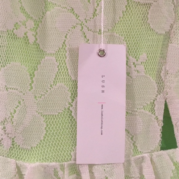 Lush lace dress - Picture 2 of 4