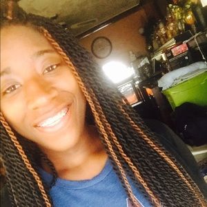 Meet your Posher, Nakieta