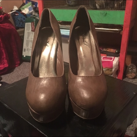 ❌SOLD❌Brown pumps