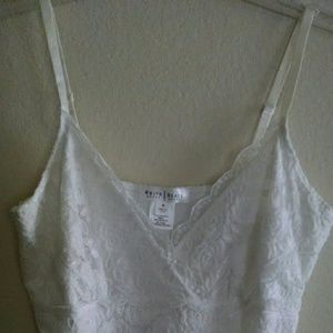 White lined laced cami  aprx15" across, 17" length