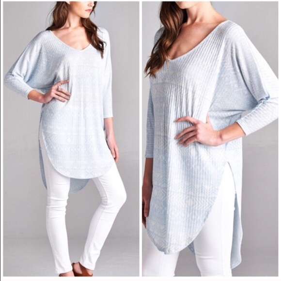 Side slit Dolman sleeve tunic - Picture 3 of 3