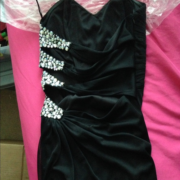 Adorable homecoming dress! - Picture 2 of 4