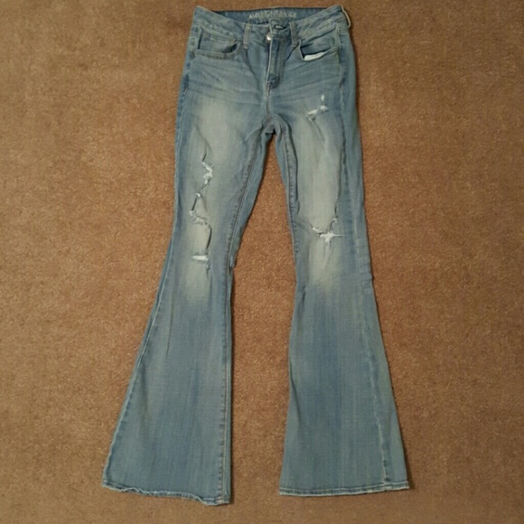 High waisted American Eagle distressed jeans