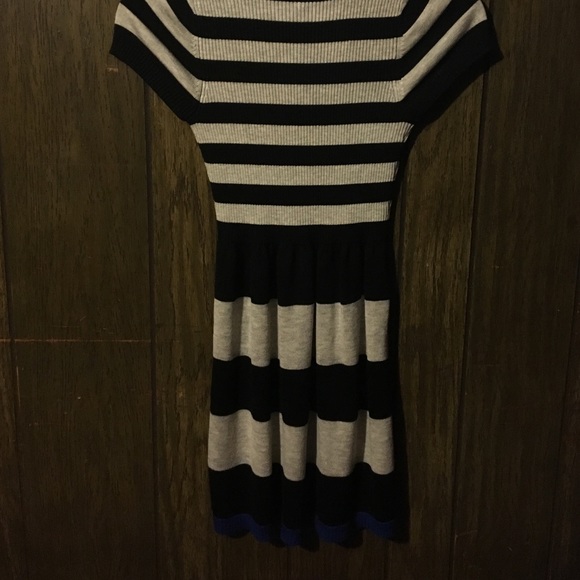 Dress - Picture 3 of 4