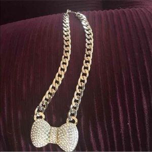 Bow necklace