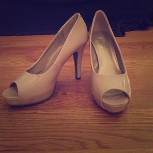 9&Co. Nude 4" heels, peep toe, size 8