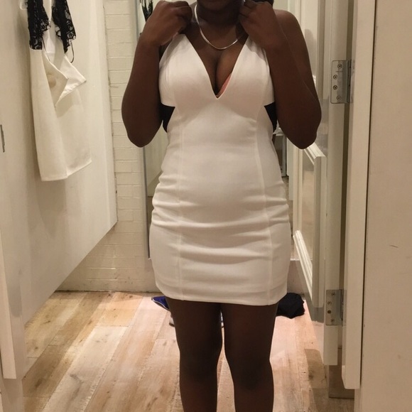White party dress - Picture 1 of 3