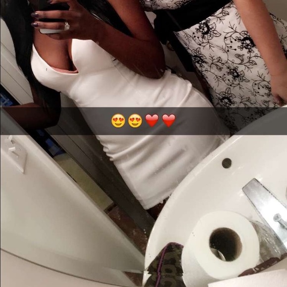 White party dress - Picture 3 of 3