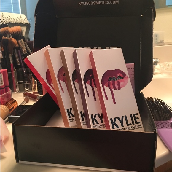 Kylie lip kit.   True brown kourt k candy k only