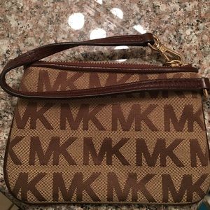 MICHAEL Michael Kors Small Signature Wristlet