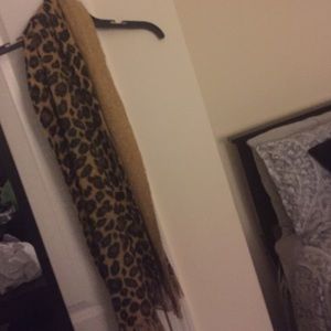 Long cheetah print shiny scarf