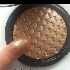 ISO AUTOGRAPH PURE LUXE HIGHLIGHTERS. IN SEARCH OF