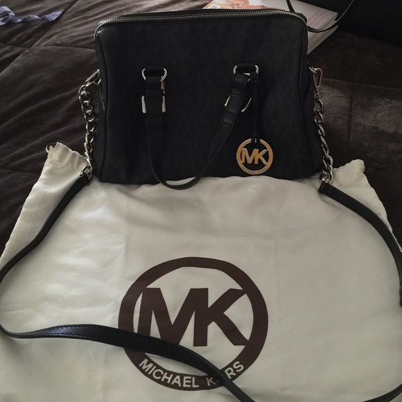 💯 authentic Michael Kors Black Grayson