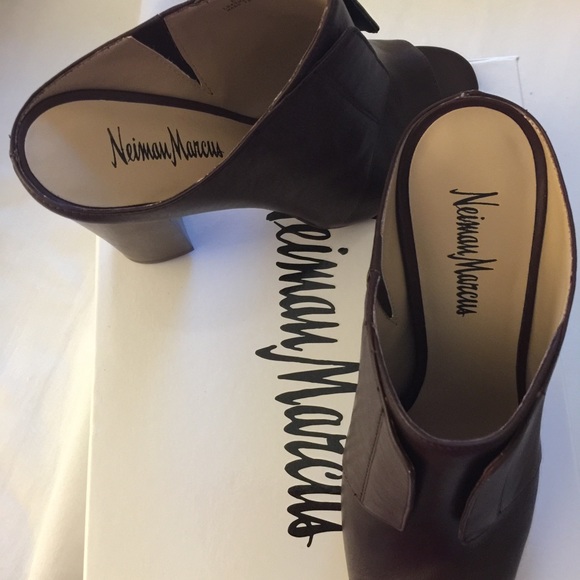 🆕 Neiman Marcus Evie Glove Leather Mule - Picture 2 of 4