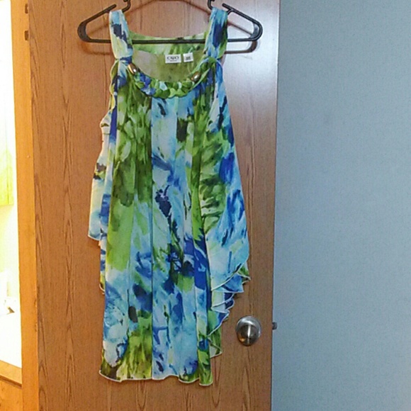 Beautiful cold shoulder butterfly shear top!
