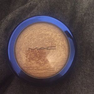 MAC Oh Darling Highlighter