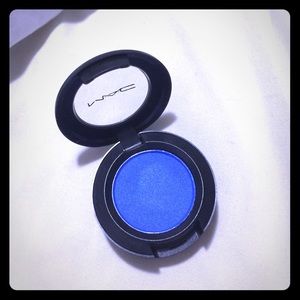 MAC Frost Eyeshadow - Bang On Blue - Limited