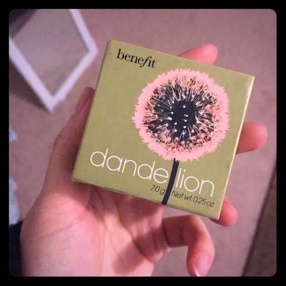 BENEFIT COSMETICS
Dandelion Box o’ Powder Blush