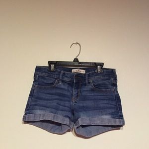 Hollister Denim Shorts SIZE 3 ❤️