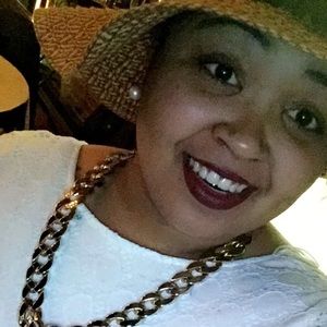 Meet your Posher, Monasia