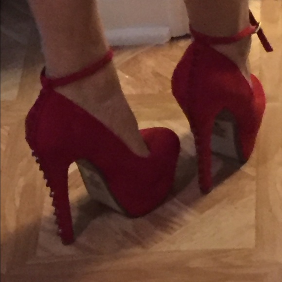 Red heels - Picture 2 of 2