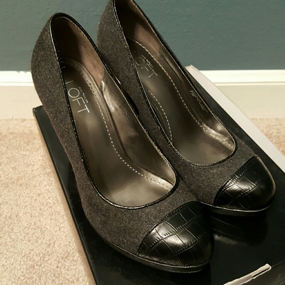 Gray fabric with black toes high heel