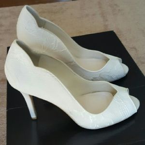 Lace Peep Toe 3 3/4" Pump (Color: Ivory)